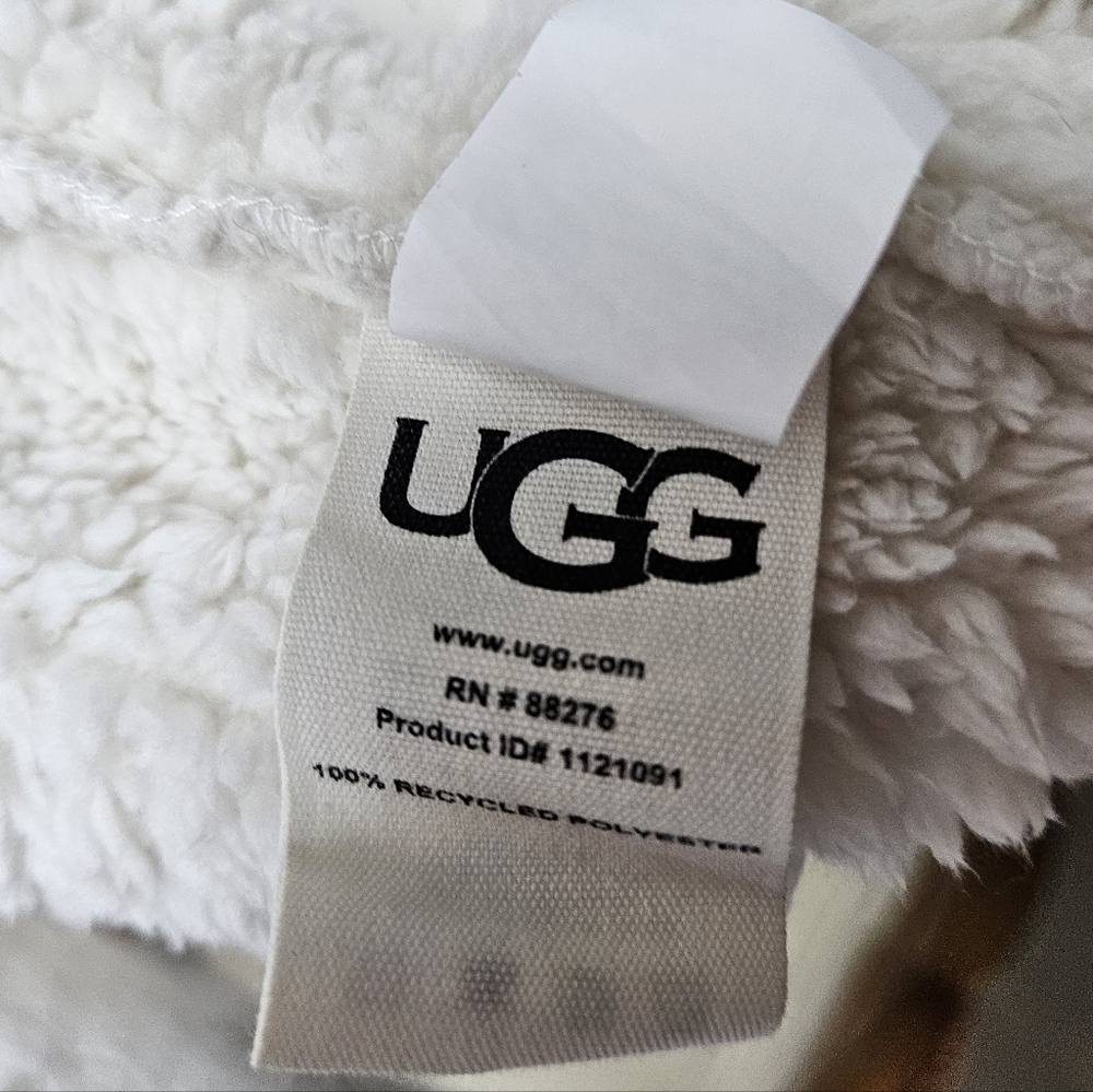 UGG White Fleece Hooded Robe w/ Belt Fluffy Sz Med Womens - Picture 6 of 8